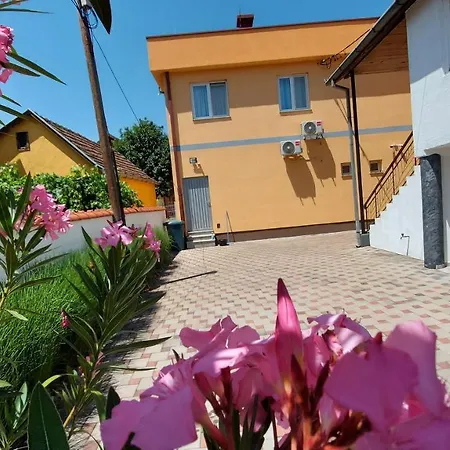 Kapetanovic Гостевой дом 3*