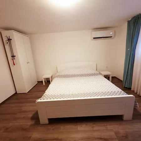 بيت ضيافة Kapetanovic 3*