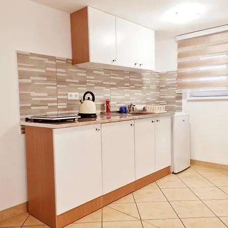 ゲストハウス Kapetanovic 3*